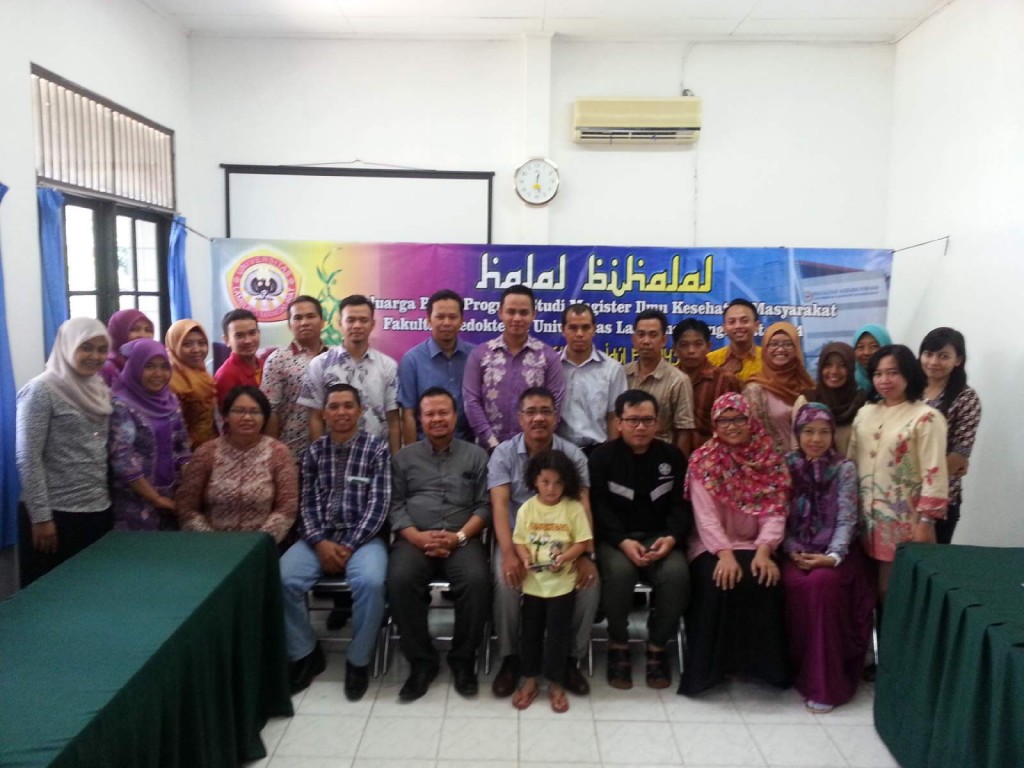 Foto bersama keluarga besar Program Studi Magister Ilmu Kesehatan Masyarkat